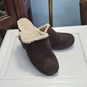 Crocs Sarah Brown Suede Women's Mules Size 10
